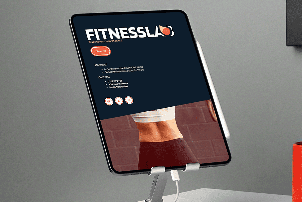 Présentation du site sur un Ipad posé sur un trépied.